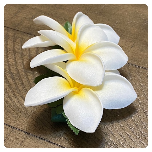 LAST 🆕 handmade Hawaiian Plumeria flower hairclip - Picture 3 of 5